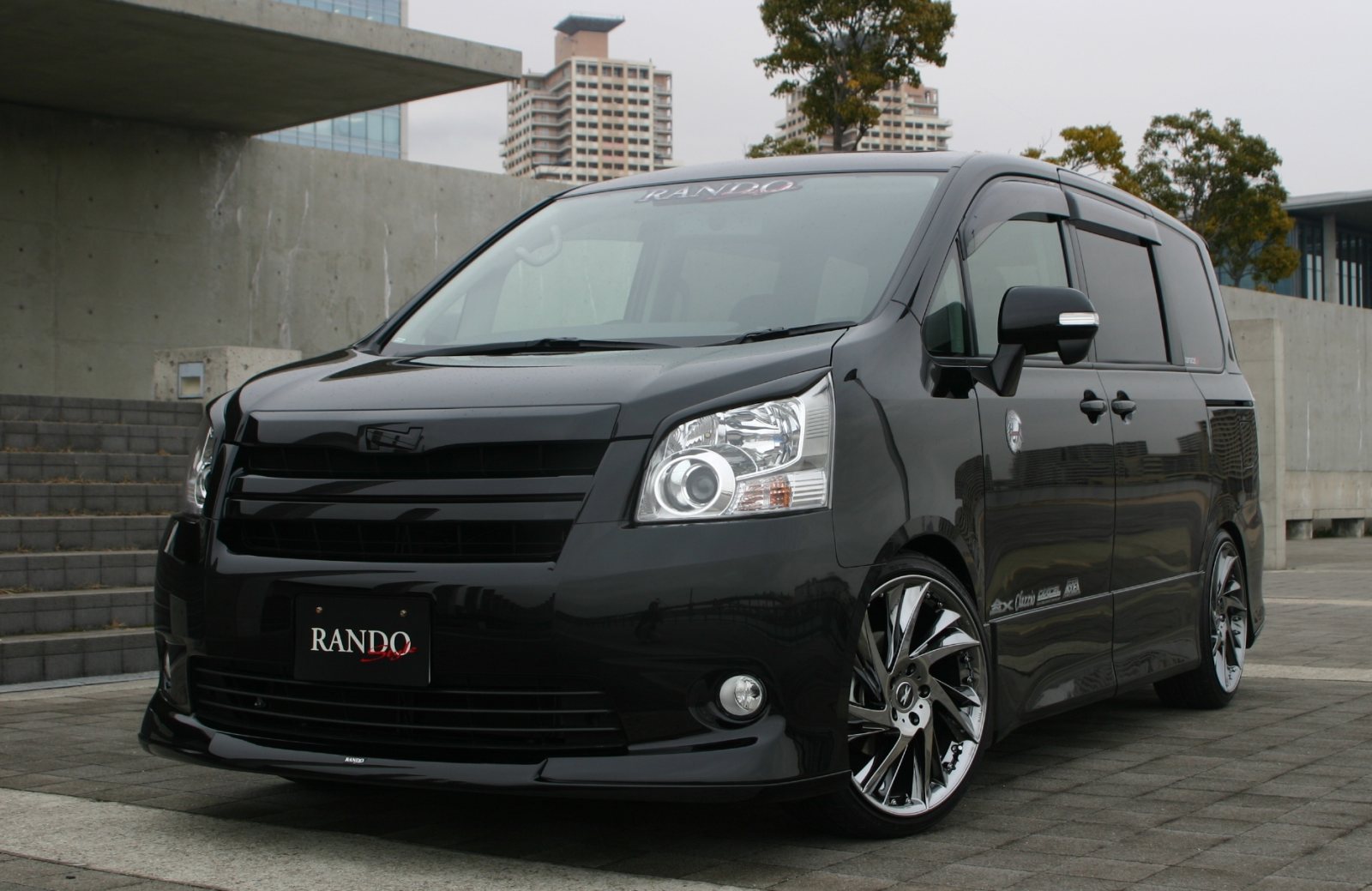 ZRR70/75W Noah Si・S